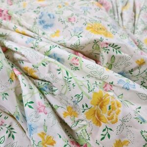 VINTAGE 2 Piece Flat and Fitted Sheet Floral King Set